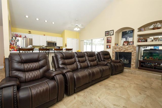 412 KINGS EAGLE LANE, Apopka, FL 32712