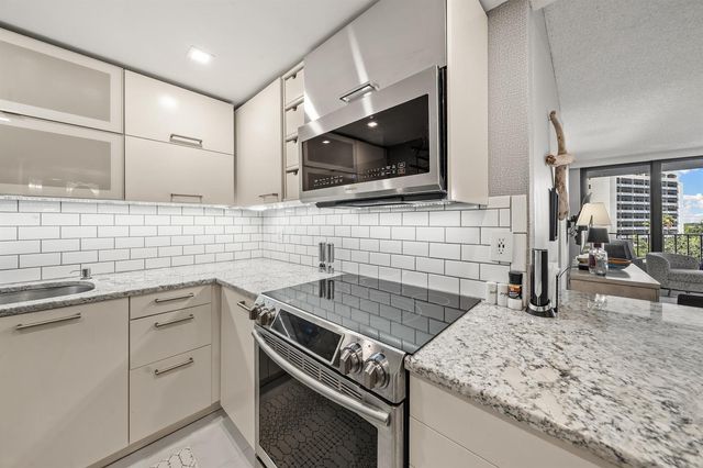 336 Golfview Road 614, North Palm Beach, FL 33408