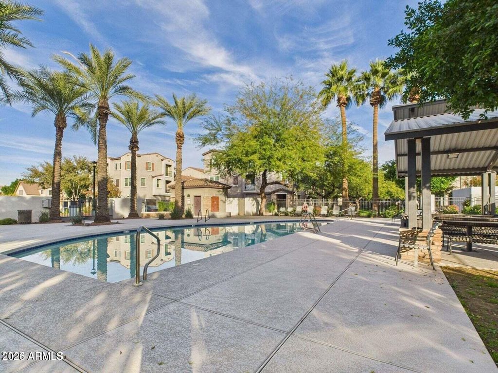 2367 E HUNTINGTON Drive, Phoenix, AZ 85040 — photo 2