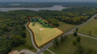 Lake Manor Road NE, Solon, IA 52333