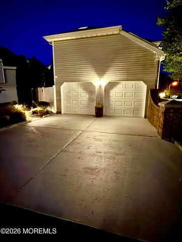 194 Kentucky Way, Freehold, NJ 07728