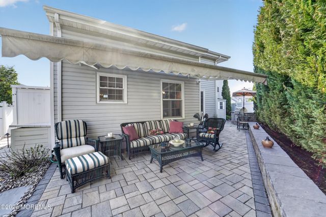 194 Kentucky Way, Freehold, NJ 07728