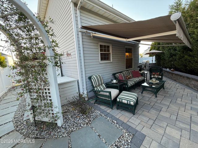194 Kentucky Way, Freehold, NJ 07728