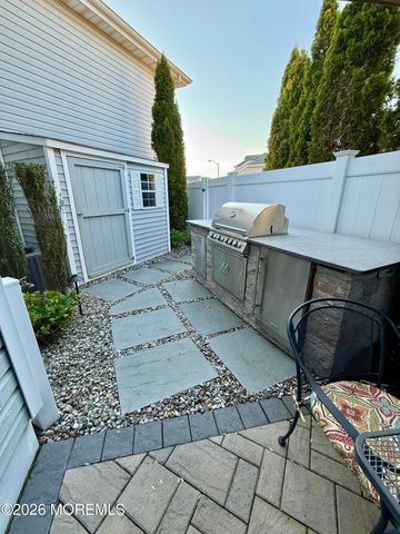 194 Kentucky Way, Freehold, NJ 07728
