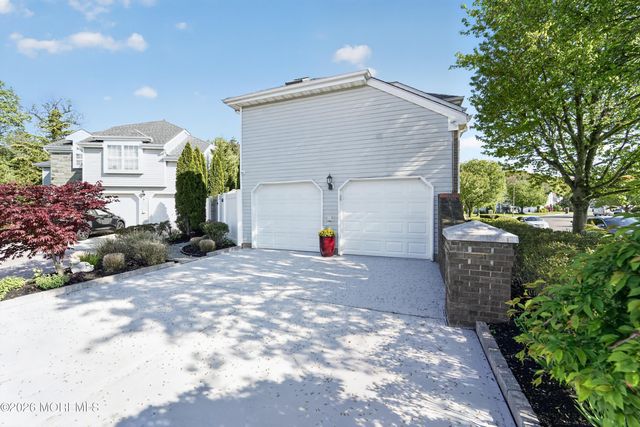 194 Kentucky Way, Freehold, NJ 07728