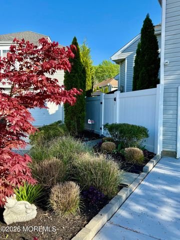 194 Kentucky Way, Freehold, NJ 07728