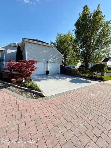 194 Kentucky Way, Freehold, NJ 07728