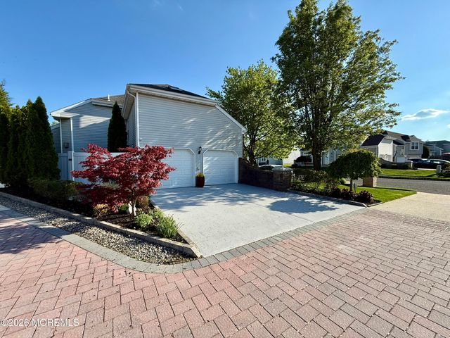 194 Kentucky Way, Freehold, NJ 07728
