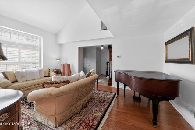 194 Kentucky Way, Freehold, NJ 07728