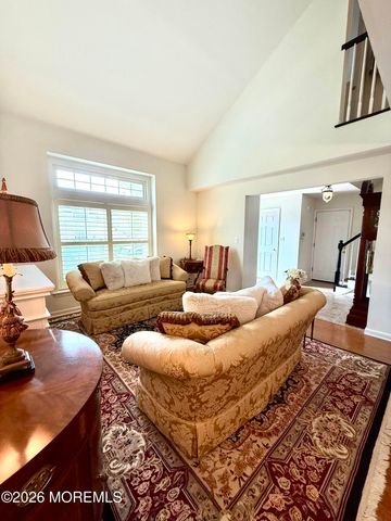 194 Kentucky Way, Freehold, NJ 07728