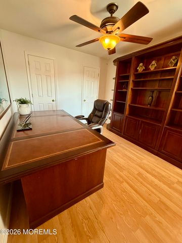 194 Kentucky Way, Freehold, NJ 07728