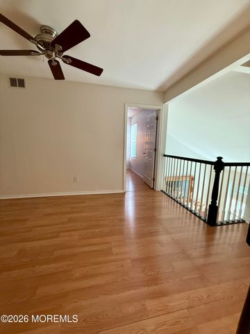 194 Kentucky Way, Freehold, NJ 07728