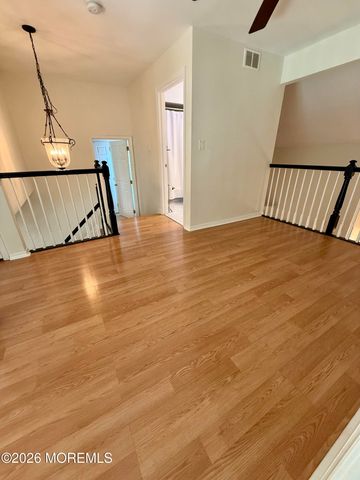 194 Kentucky Way, Freehold, NJ 07728