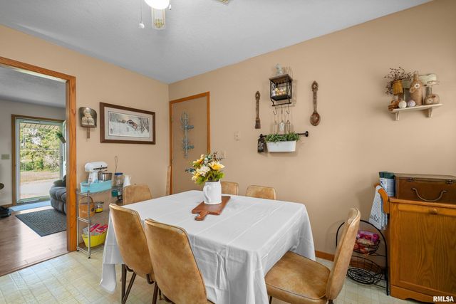 1300 E 20TH Avenue, Milan, IL 61264