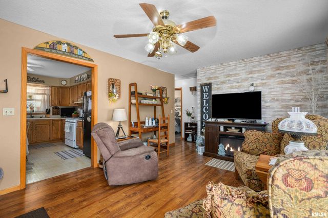 1300 E 20TH Avenue, Milan, IL 61264