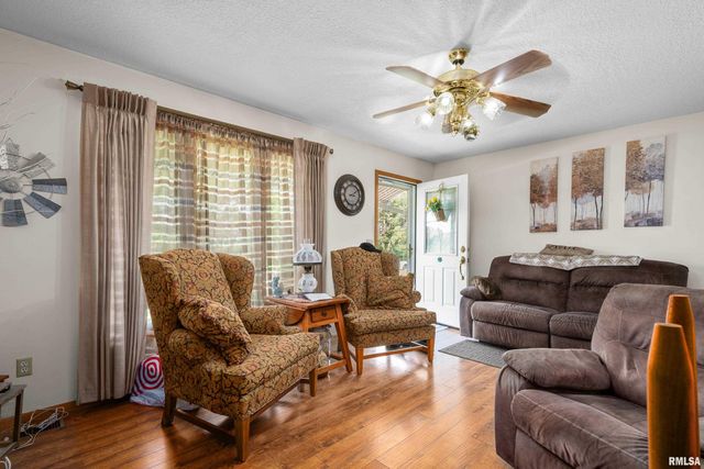 1300 E 20TH Avenue, Milan, IL 61264