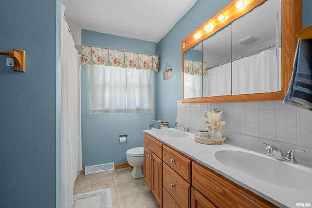 1300 E 20TH Avenue, Milan, IL 61264