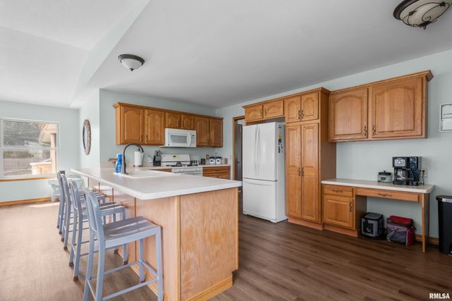 1300 E 20TH Avenue, Milan, IL 61264