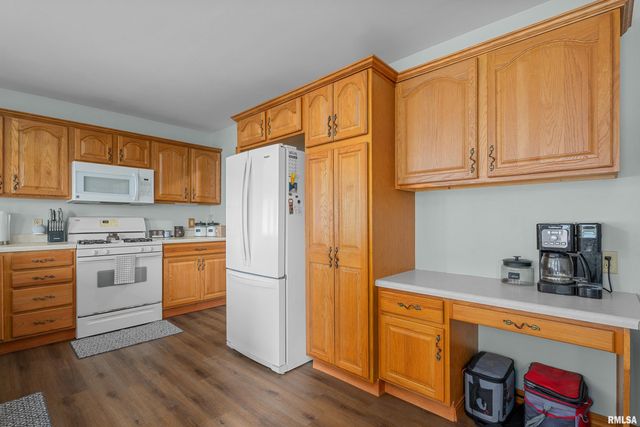 1300 E 20TH Avenue, Milan, IL 61264