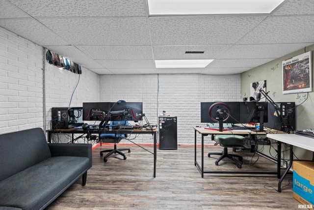 1300 E 20TH Avenue, Milan, IL 61264