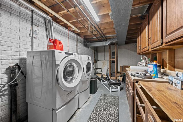 1300 E 20TH Avenue, Milan, IL 61264