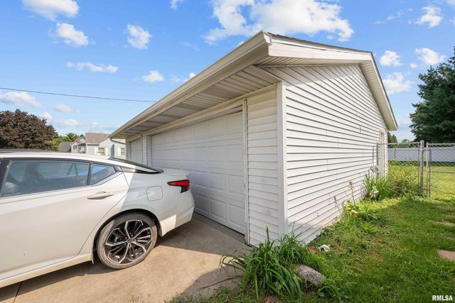 1300 E 20TH Avenue, Milan, IL 61264