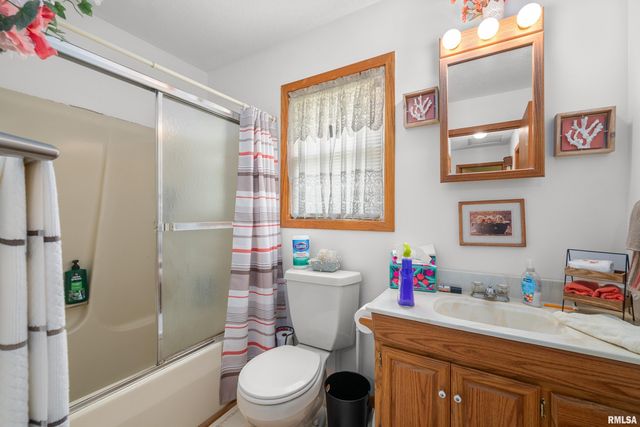 1300 E 20TH Avenue, Milan, IL 61264