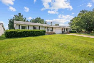 1300 E 20TH Avenue, Milan, IL 61264