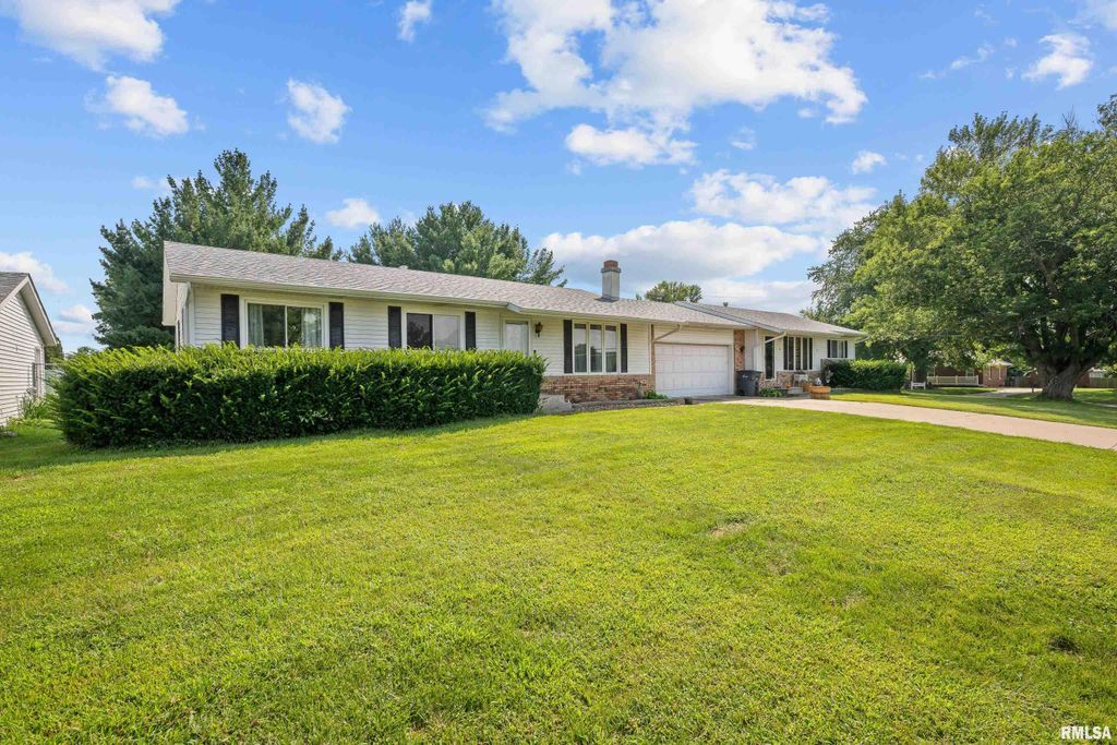 1300 E 20TH Avenue, Milan, IL 61264