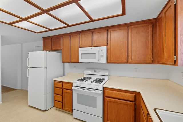 6880 Calvine Rd, Sacramento, CA 95823