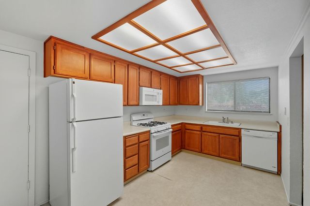 6880 Calvine Rd, Sacramento, CA 95823