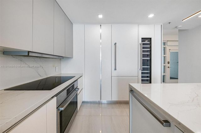 7918 Harbour Island Dr 207, North Bay Village, FL 33141