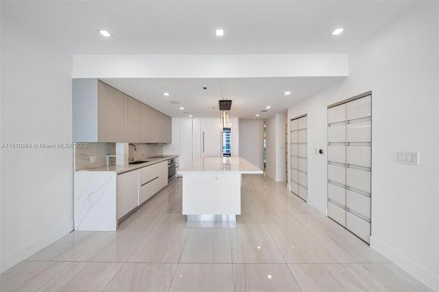 7918 Harbour Island Dr 207, North Bay Village, FL 33141