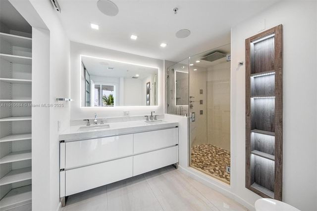 7918 Harbour Island Dr 207, North Bay Village, FL 33141