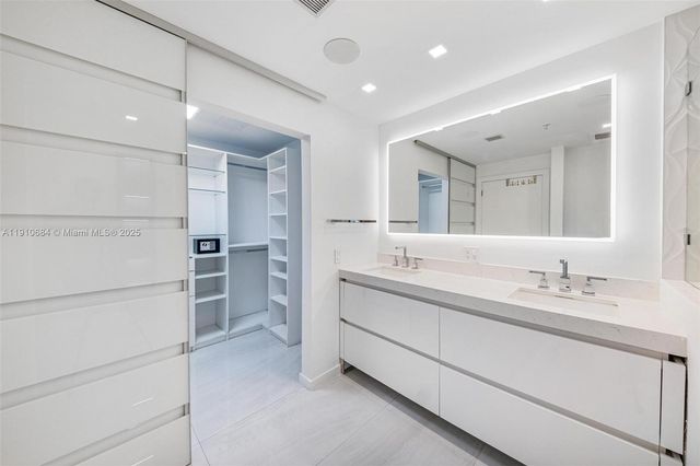 7918 Harbour Island Dr 207, North Bay Village, FL 33141