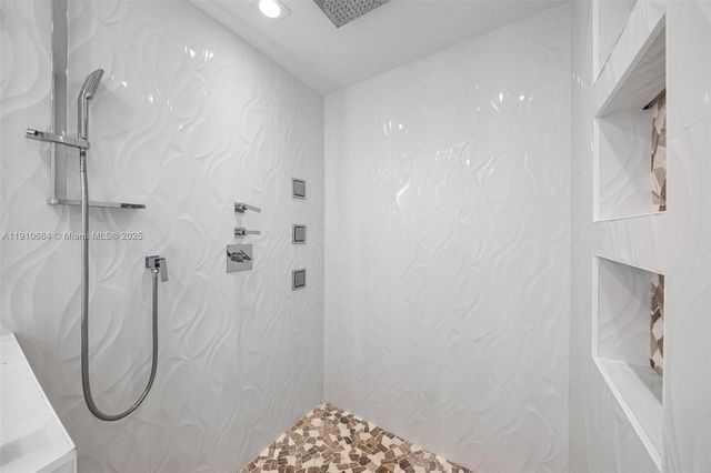 7918 Harbour Island Dr 207, North Bay Village, FL 33141