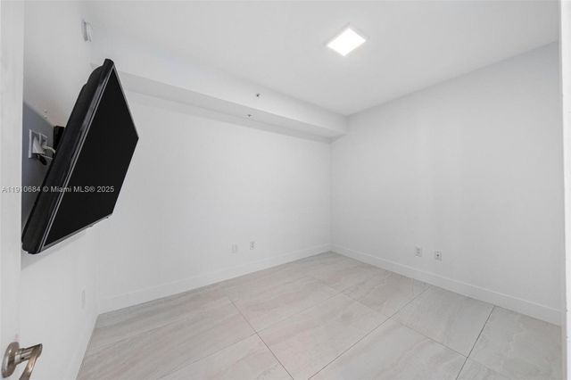 7918 Harbour Island Dr 207, North Bay Village, FL 33141