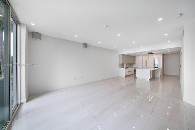 7918 Harbour Island Dr 207, North Bay Village, FL 33141