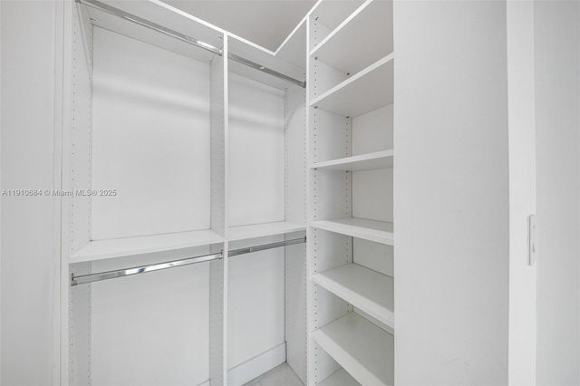 7918 Harbour Island Dr 207, North Bay Village, FL 33141