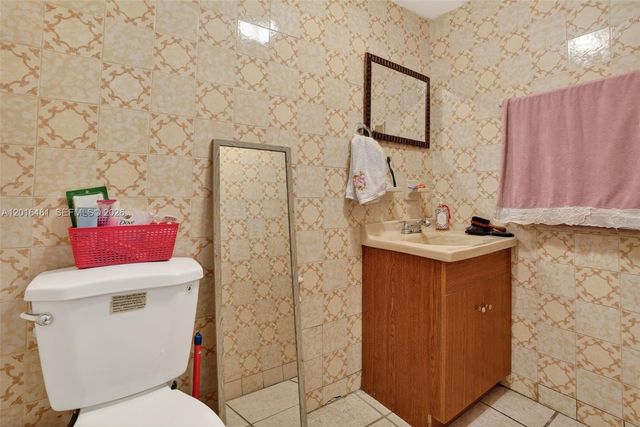 2451 NW 11th St, Miami, FL 33125