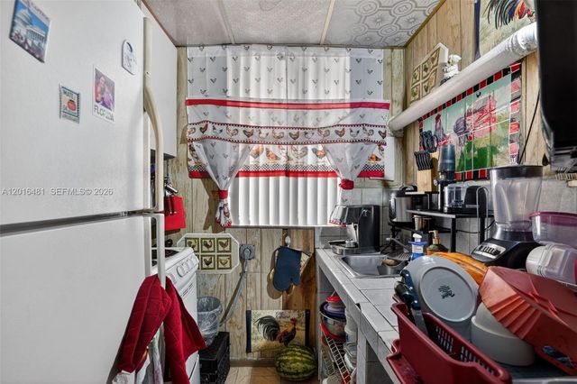 2451 NW 11th St, Miami, FL 33125