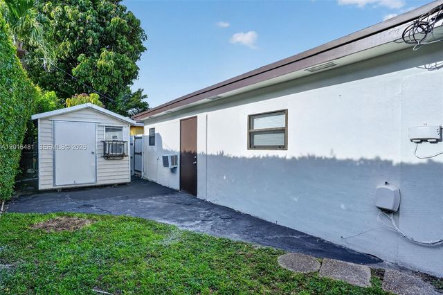 2451 NW 11th St, Miami, FL 33125