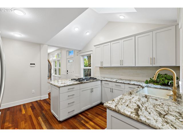 2116 Se 84TH Ave, Portland, OR 97216