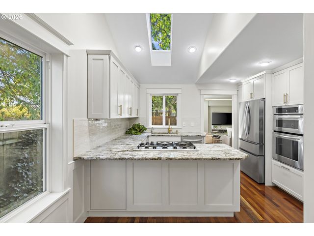 2116 Se 84TH Ave, Portland, OR 97216