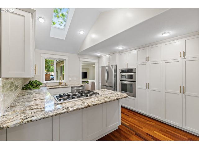 2116 Se 84TH Ave, Portland, OR 97216