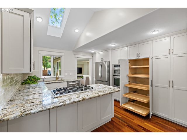 2116 Se 84TH Ave, Portland, OR 97216