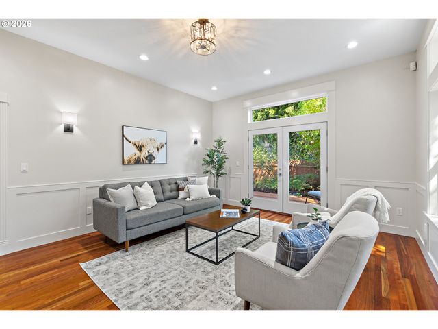 2116 Se 84TH Ave, Portland, OR 97216