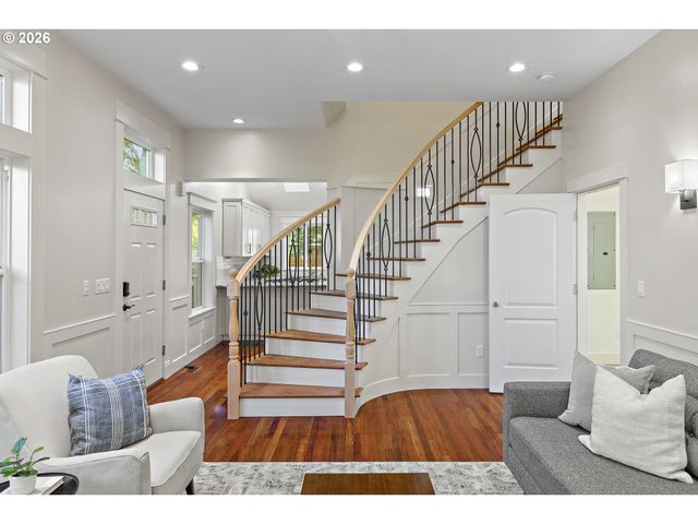 2116 Se 84TH Ave, Portland, OR 97216