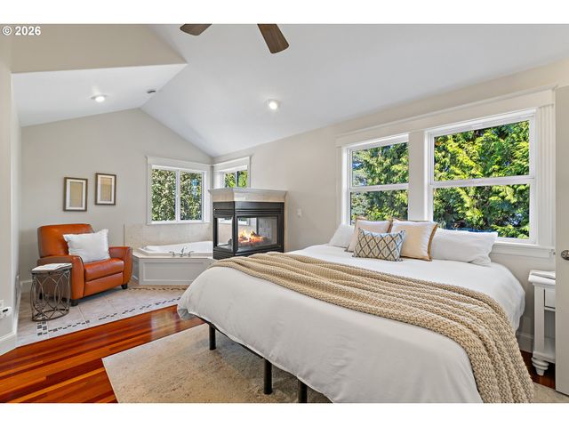 2116 Se 84TH Ave, Portland, OR 97216