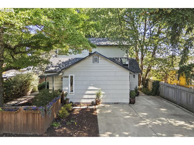 2116 Se 84TH Ave, Portland, OR 97216